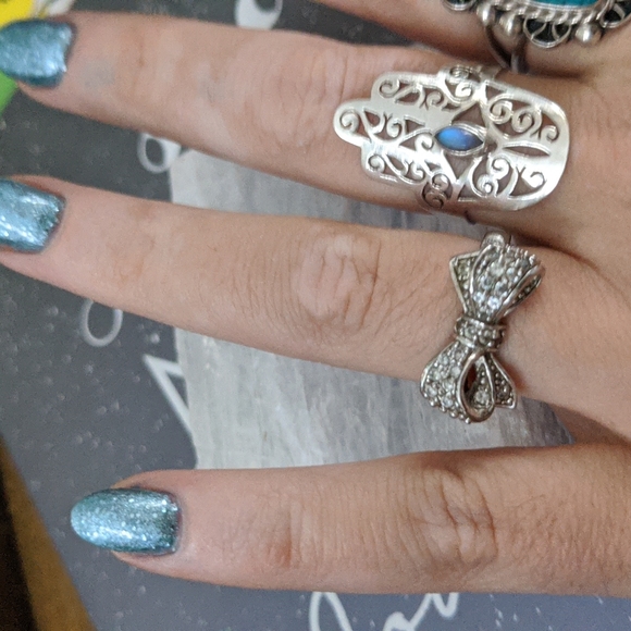 Bow 🎀 ring - Picture 2 of 3